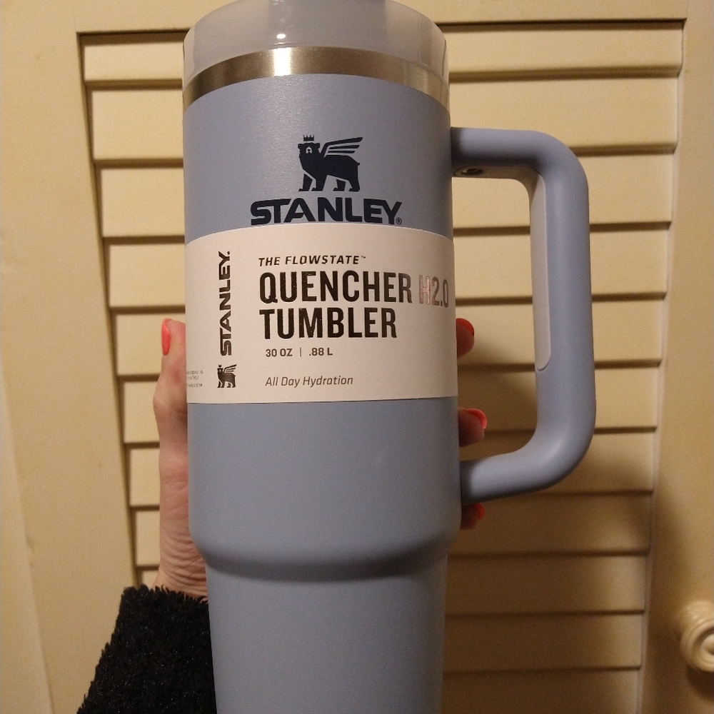NWT Stanley Adventure Quencher 30 ounce Tumbler Flowstate H2.0 *DAMAGED*